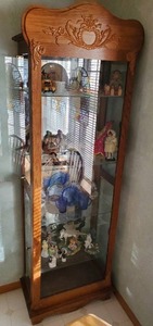 lot 268 image: Oak Mirrored Lighted Curio Cabinet Hutch