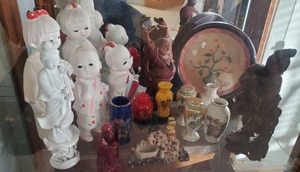 lot 271 image: Collection of misc. Asian Themed Collectibles