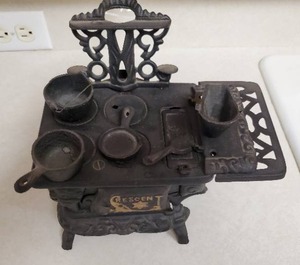 lot 279 image: Minatare Cast Iron Stove by Crescent
