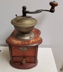 lot 280 image: Old Coffee Grinder