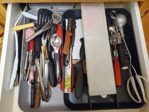 lot 284 image: Contents of Kitchen Cabinets
