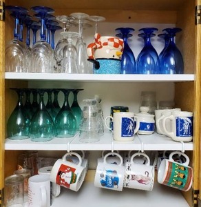 lot 285 image: Contents of Kitchen Cabinets