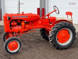 lot 3 image: Allis-Chalmers B Tractor