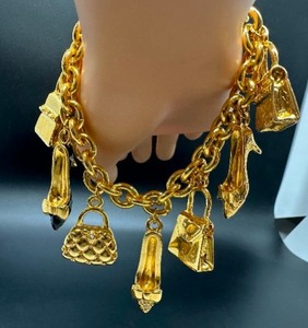 lot 116 image: Vintage Carol Lee Charm Bracelet
