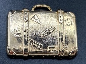 lot 115 image: Vintage Gold Tone Luggage Brooch