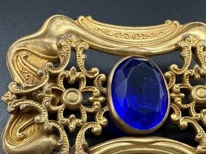 lot 118 image: Vintage Art Nouveau Brooch with Deep Blue Rhinestone