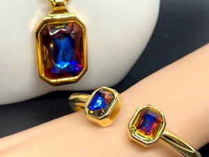 lot 110 image: Gorgeous Kenneth J Lane Watermelon Heliotrope Necklace and Bracelet