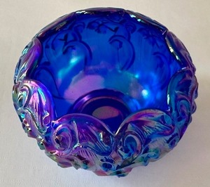lot 100 image: Fenton Lily of the Valley Blue Favrene Bowl - Fenton Blue Carnival Glass Iridescent Bowl