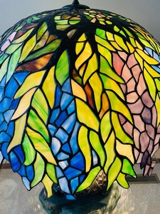 lot 1 image: Luxurious Large Stained Glass Table Lamp