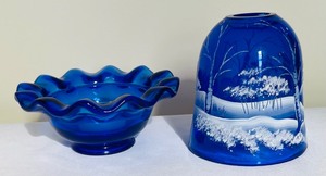 lot 56 image: Vintage Hand Painted Cobalt Blue Fenton Fairy Light