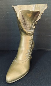 lot 65 image: Lovely and Large Vintage Brass Shoe