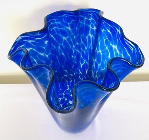 lot 62 image: Cobalt Blue Confetti Ribbon Vase
