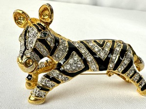 lot 263 image: Rhinestone Bedazzled Zebra Brooch