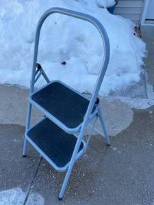 lot 354 image: Metal Folding Step Stool