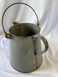 lot 374 image: Vintage Metal Pouring Can With Handle