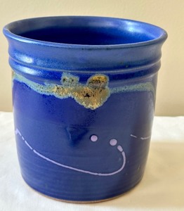 lot 153 image: Beautiful Pottery Utensil Crock