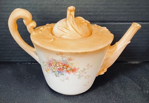 lot 85 image: Vintage Doulton Teapot, Sugar and Creamer Set