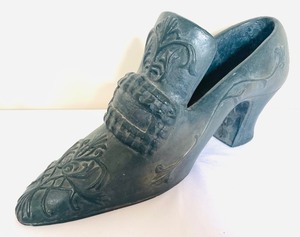 lot 90 image: Large Heavy Resin Decorative Shoe Figurine