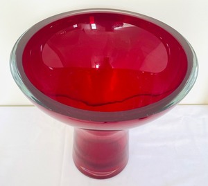 lot 94 image: Radiant Red Decorative Glass Vase