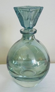lot 178 image: Pretty Perfume Bottles
