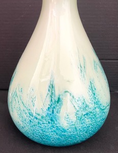 lot 183 image: Charming Art Glass Vase