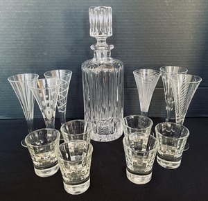lot 189 image: Barware Grouping