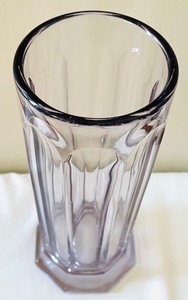 lot 196 image: Heisey Lavender Vase