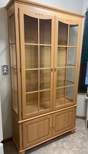 lot 24 image: Gorgeous Display Hutch