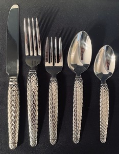 lot 253A image: Eight Boxes of Pier 1 Five Piece Weave Pattern Flatware Sets