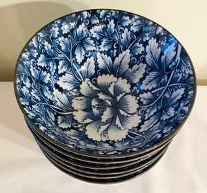 lot 254A image: Beautiful Blue and White Bowl Grouping