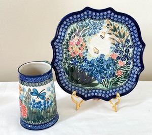 lot 124 image: Unikat Polish Pottery Platter and Mug - Polish Pottery My Garden Window Special 2008 Edition Platter