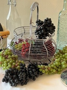 lot 166 image: Fun Home Decor Variety