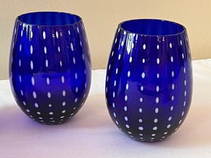 lot 164 image: Set of Four Aqua Blue Tumblers with Subtle Polka Dot Design