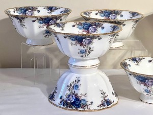 lot 30 image: Set of Six Royal Albert Moonlight Rose Bowls