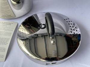 lot 396 image: Cooks Essentials Stainless Steel Non-Stick 8 Quart Spaghetti Pot