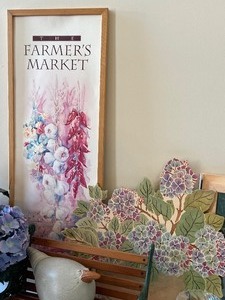 lot 273 image: Fun Variety of Home Decor Items