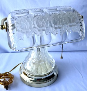 lot 389 image: Brass and Glass Flower Themed Desk Lamp