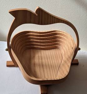 lot 248 image: Wooden Kitchen Housewares including Folding Baskets and Cutting Boards