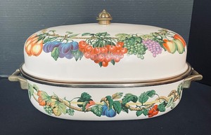 lot 205 image: Tabletop Unlimited Kensington Garden Enamel Roasting Pan and Covered Pot