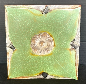 lot 222 image: Delightful Decorative Tile