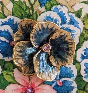 lot 450 image: Joan Rivers Floral Brooch Set