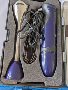 lot 285 image: Wolfgang Puck Garnish Set and Hand Mixer