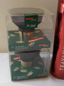 lot 287 image: Tea Strainers and Travel Mug