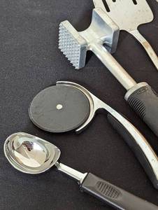 lot 299 image: Assorted Kitchen Essentials