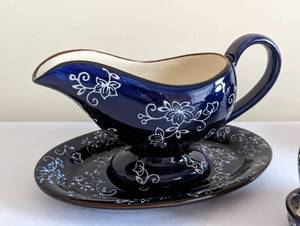 lot 330 image: Temptations Blue Floral Lace Servingware