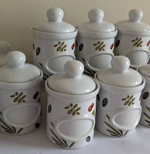 lot 333 image: Adorable Ceramic Spice Jar Set