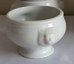 lot 343 image: Lion Handled White Ceramic Bowl Set