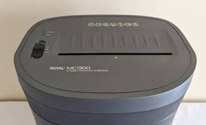 lot 426 image: Royal MC1300 Paper Shredder