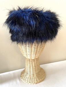 lot 329 image: 2 Elegant Hat and Glove Sets