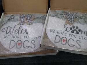 2 Welcome Dcor Items...